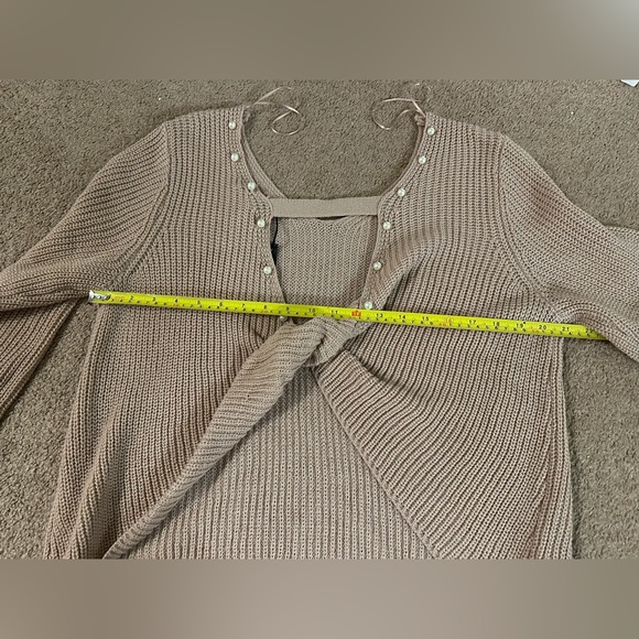 Alison Andrews Women’s Beige Pullover Sweater Twisted Back V-neck Pearls Size M - Picture 13 of 13